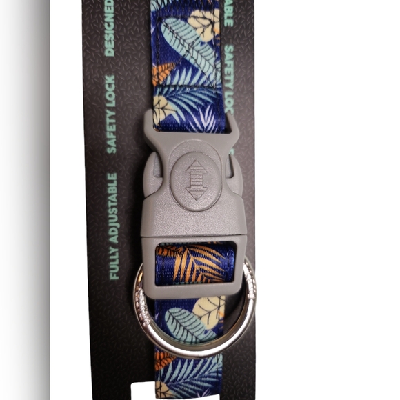 Fuzzyard Blue Leaf Tropical Safety Lock Adjustable Size Large Dog Collar - Picture 3 of 5